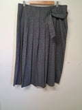 Ladies Skirts - Veronika Maine - Size 16 - LSK WPLU - FAS012 - V.G