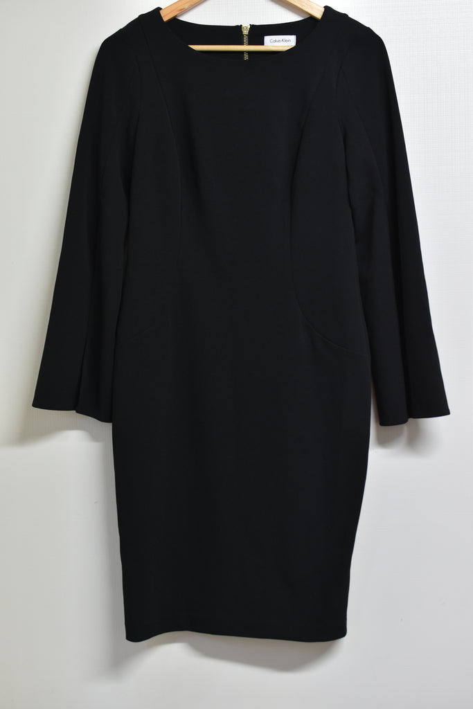 Ladies Dresses - Calvin Klein - Size 6 - LD0