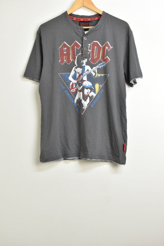 Bands/Graphic Tee's - AC DC - Size M - VBAN2085 - GEE