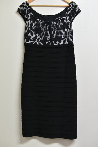 Ladies Dresses - Anthea Crawford - Size 18 - LD0 WPLU - FAS025