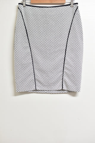 Ladies Skirts - Wayne Cooper - Size 4 - LSK - FAS034 - GEE