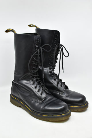 Vintage Accessories - Dr Martens (11855) - Size UK.7 US.M.8 EU.41 US.L.9 - VACC - FAS001 - GEE