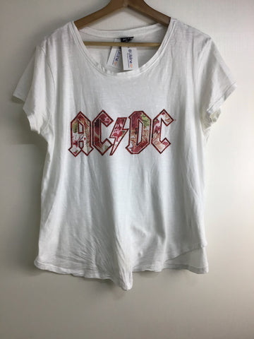 Bands/Graphic Tee's - AC DC - Size M - VBAN1813 - GEE