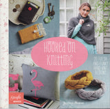 Hooked on Knitting: 20 Fresh and Funky Hand-Knit Designs - Jessica Biscoe - BCRA - BOO075B
