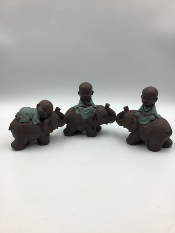 Giftware -  Set Of 3 : 13cm Monk Resting On Elephant  - NACCE - GEE